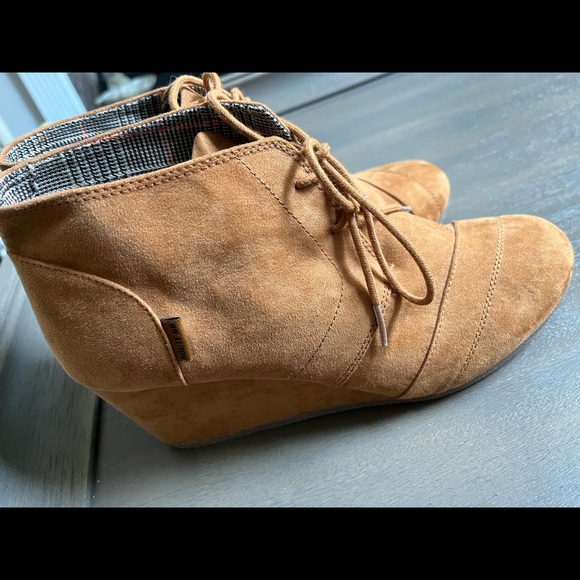 Route 66 Size 11, suede wedge booties - Picture 4 of 7